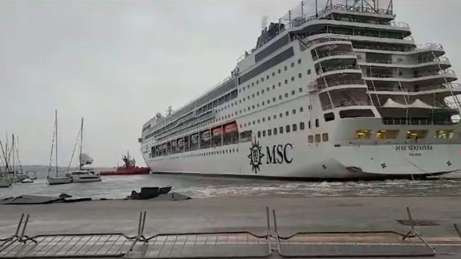 MSC Sinfonía rompe sus amarras e impacta con muelle