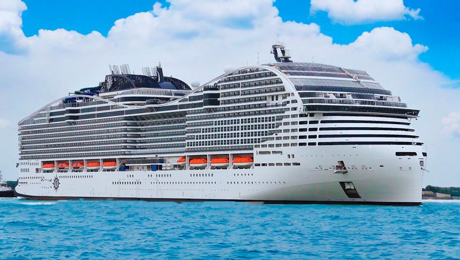 El MSC World Europa se conecta a la energia en tierra por primera vez