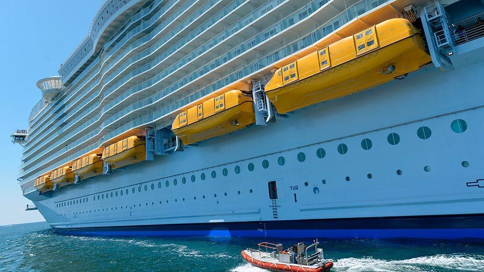 Crucero Harmony of the Seas al rescate en alta mar