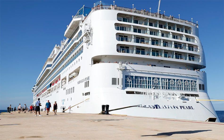El nuevo puerto de cruceros recibe a sus primeros pasajeros