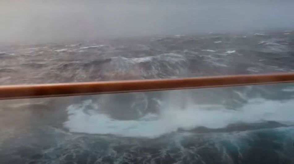 Una fuerte tormenta azotó al crucero Carnival Dream