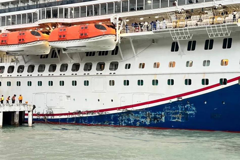 Carnival Magic impacta contra el muelle durante fuertes vientos