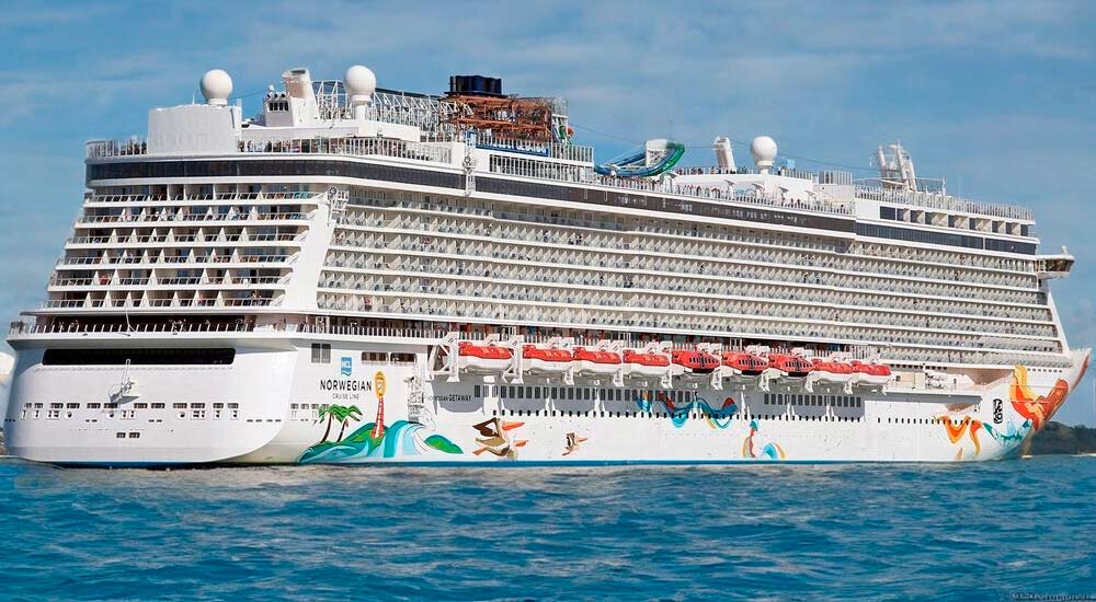 Crucero de Norwegian registra una falla en uno de sus motores