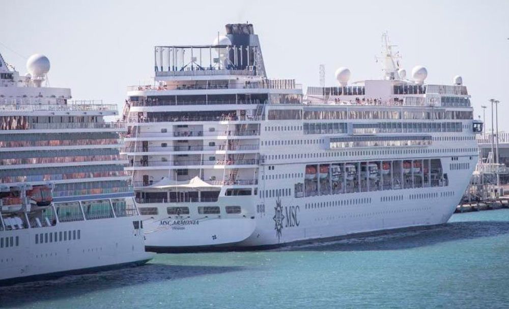 El crucero MSC Armonia retenido en Barcelona