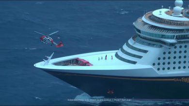Evacuación de un pasajero por una emergencia a bordo del Disney Fantasy