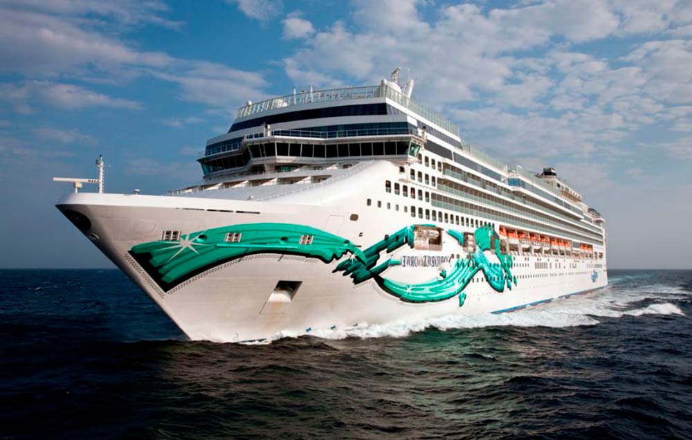 Crucero se retrasa un día por una falla en sus motores