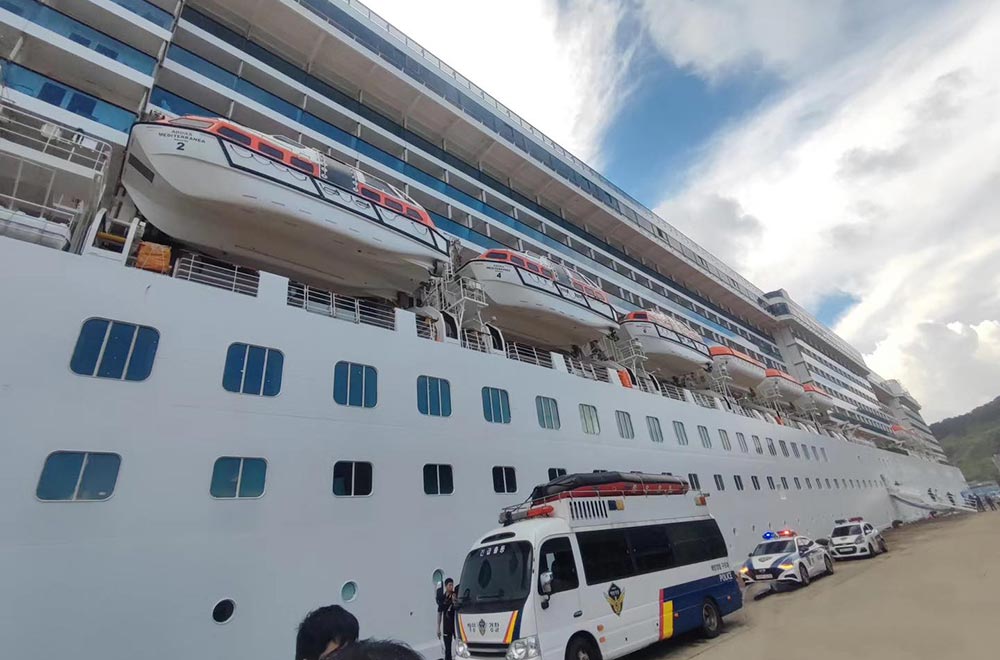 Incendio a bordo de crucero deja tres tripulantes heridos