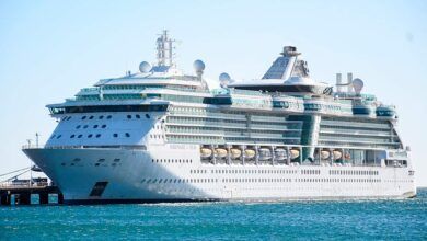 Activistas bloquean la entrada de otro crucero de Royal Caribbea